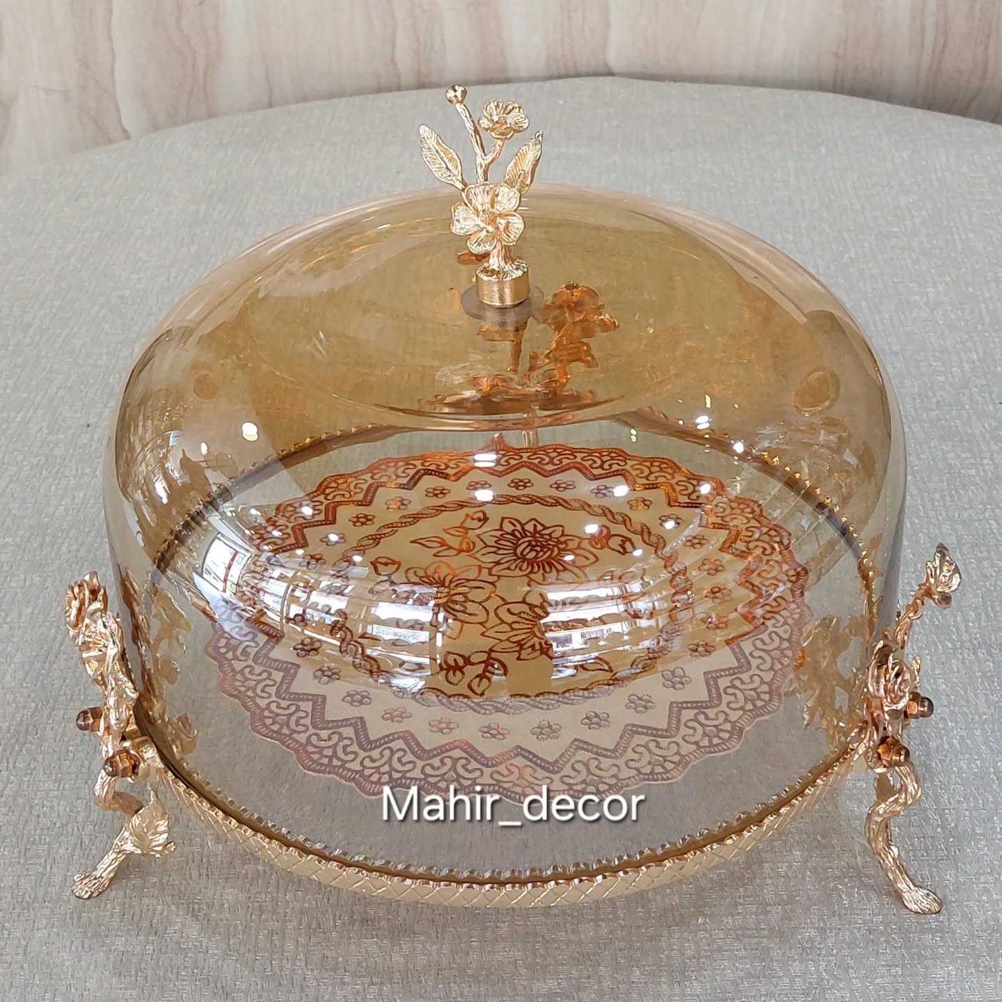 Cake stand with glass dome