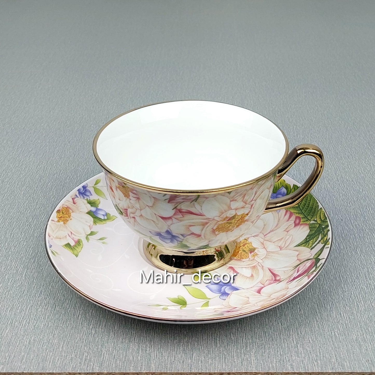 Cups and saucers set