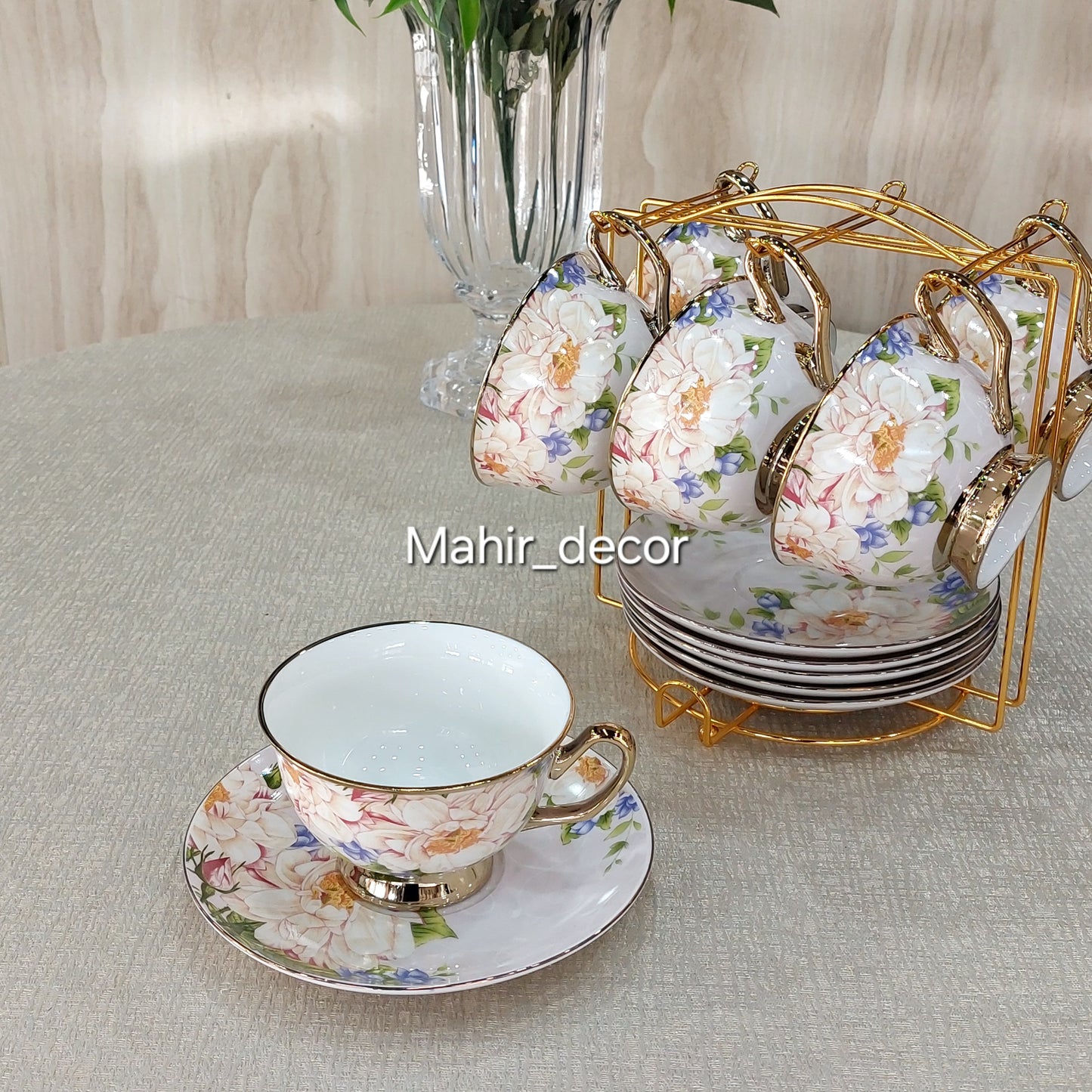 Cups and saucers set