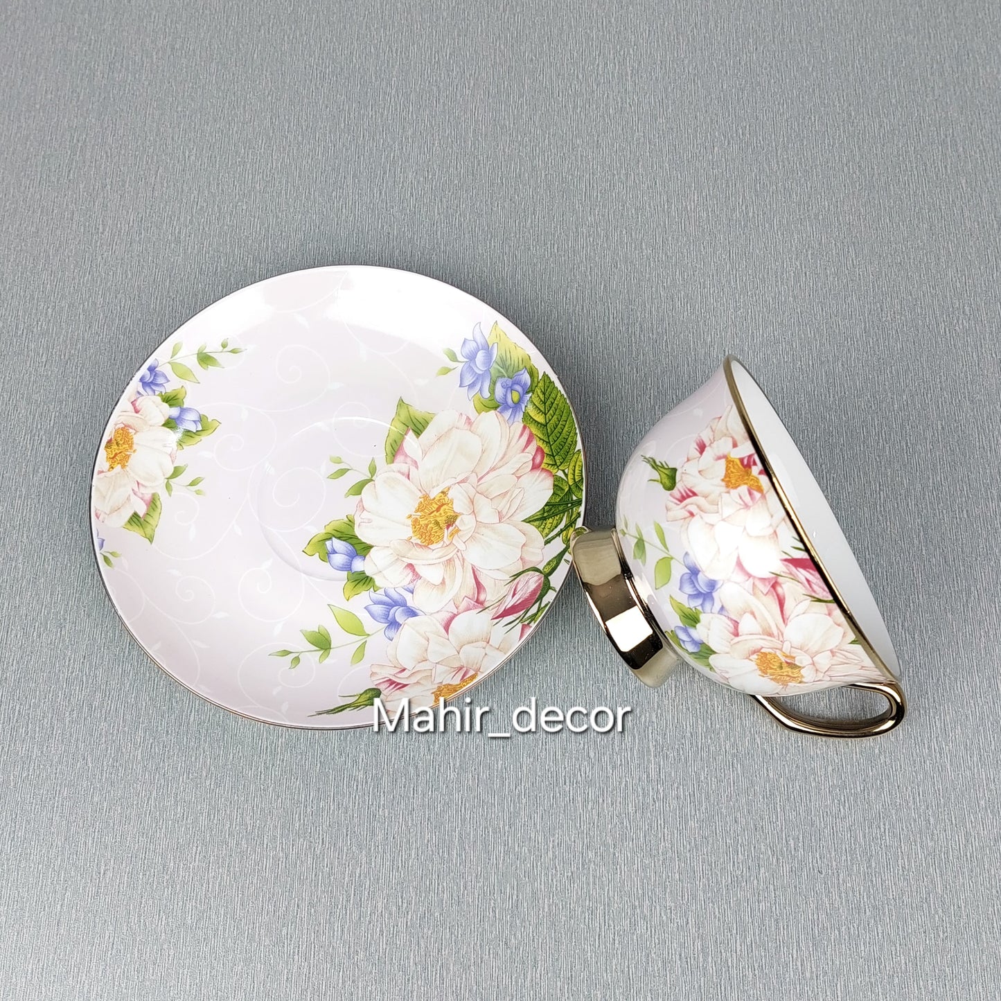 Cups and saucers set
