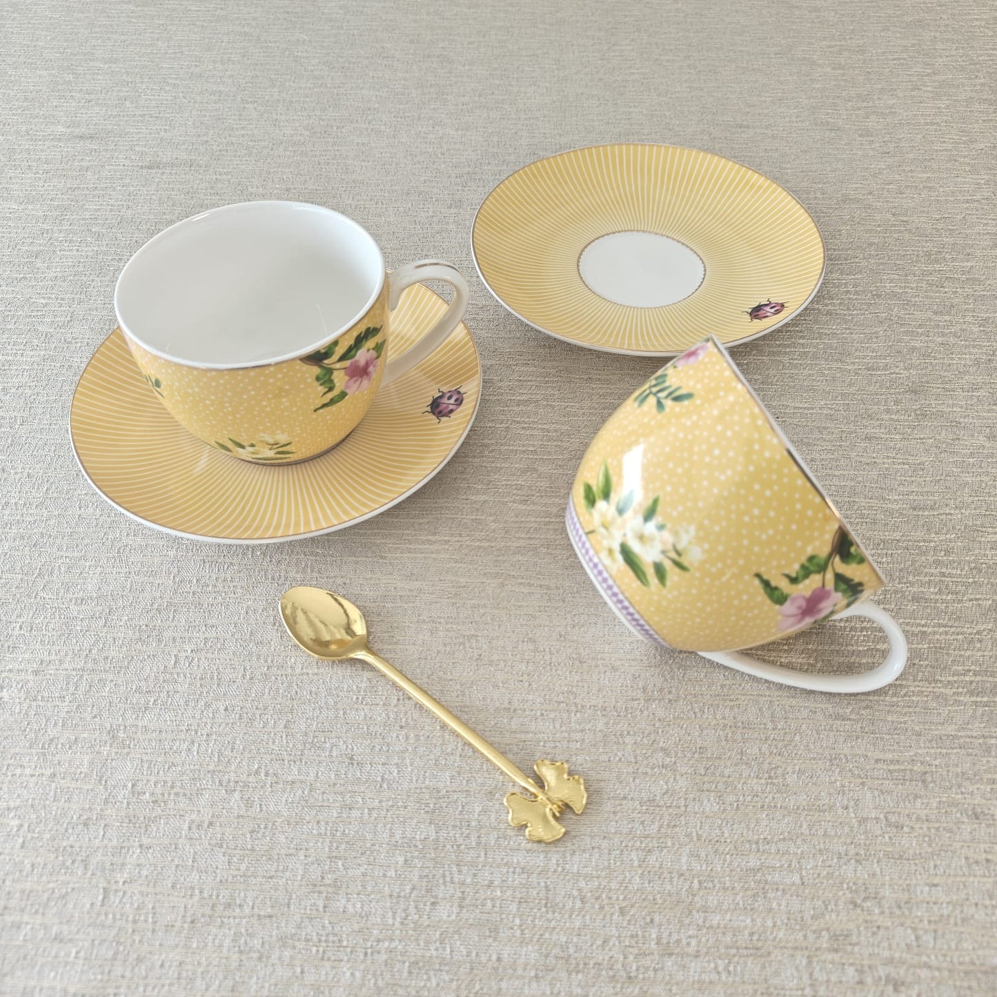 6 Cups and Saucers