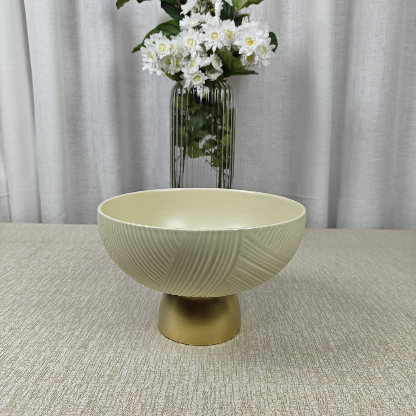 Ceramic bowl with textured wave pattern