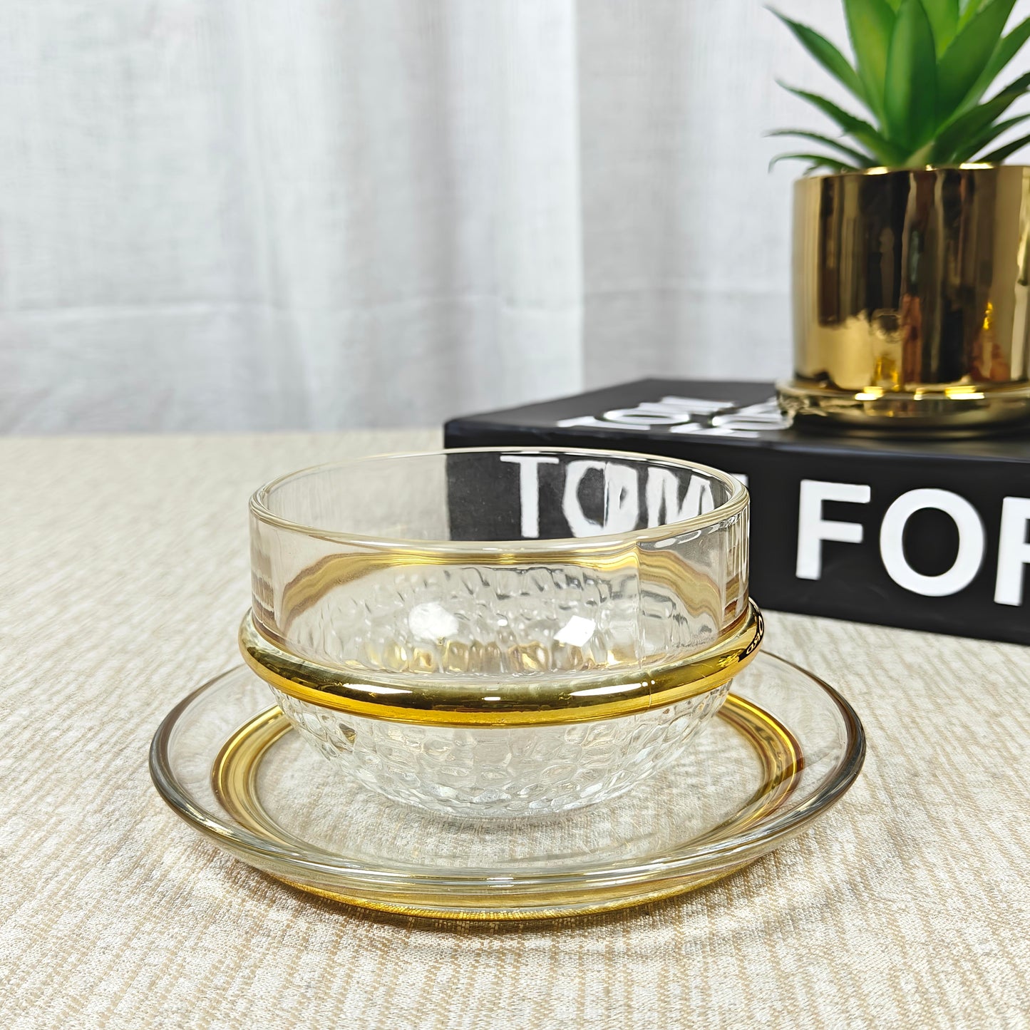 Dessert bowls with saucere