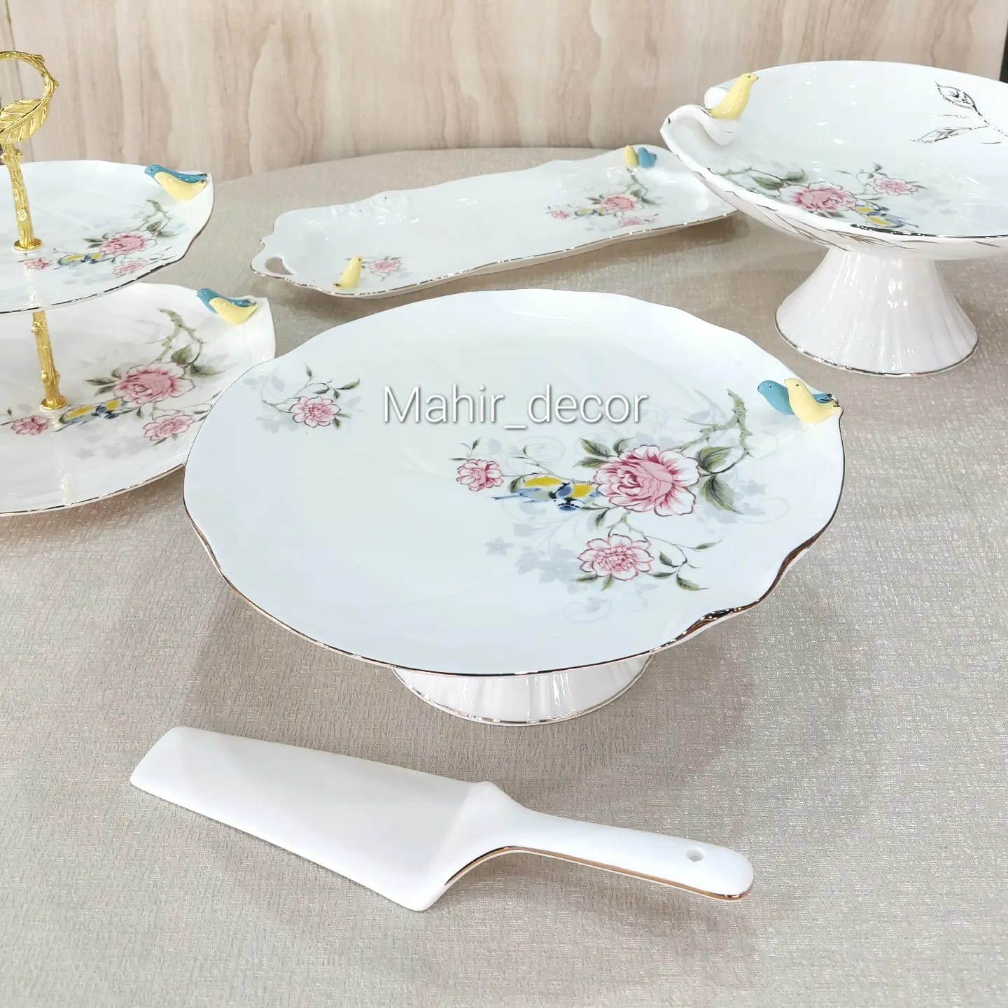 Angela cake stand with Lifter