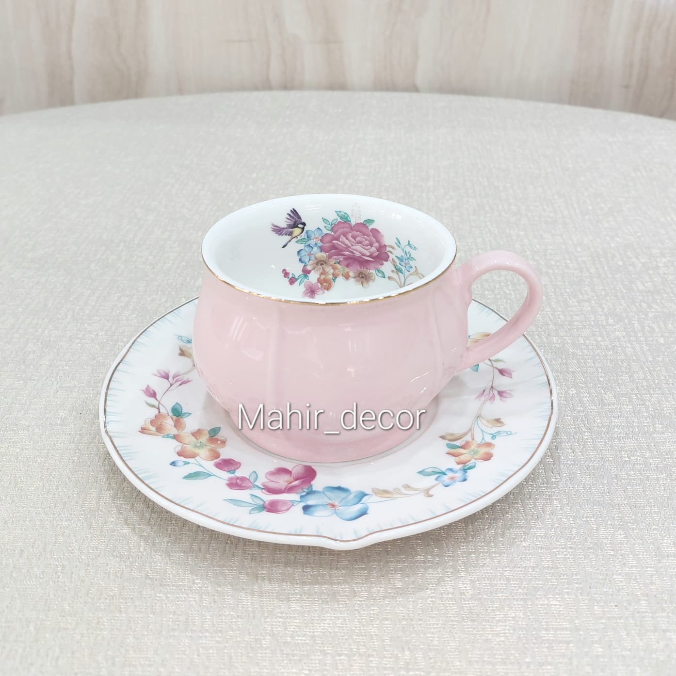 Cups and saucers set