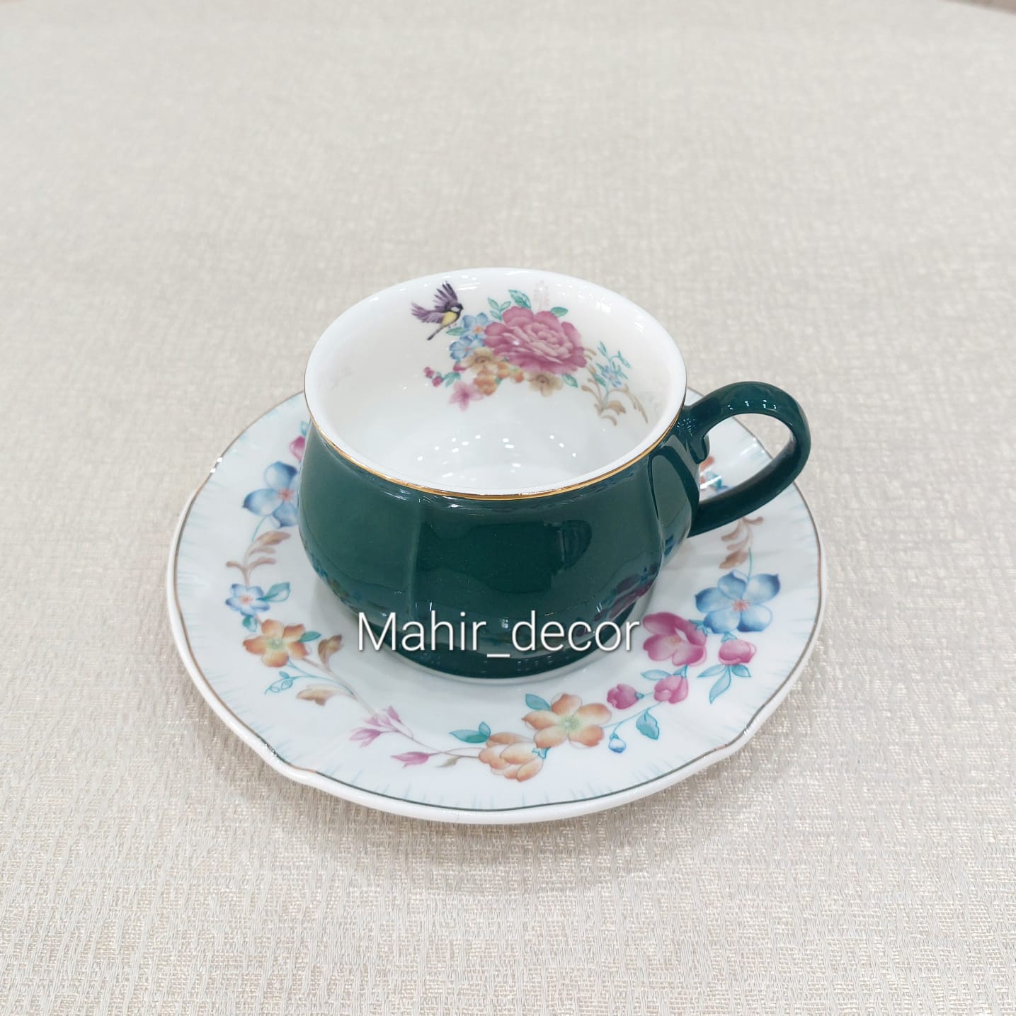 Cups and saucers set