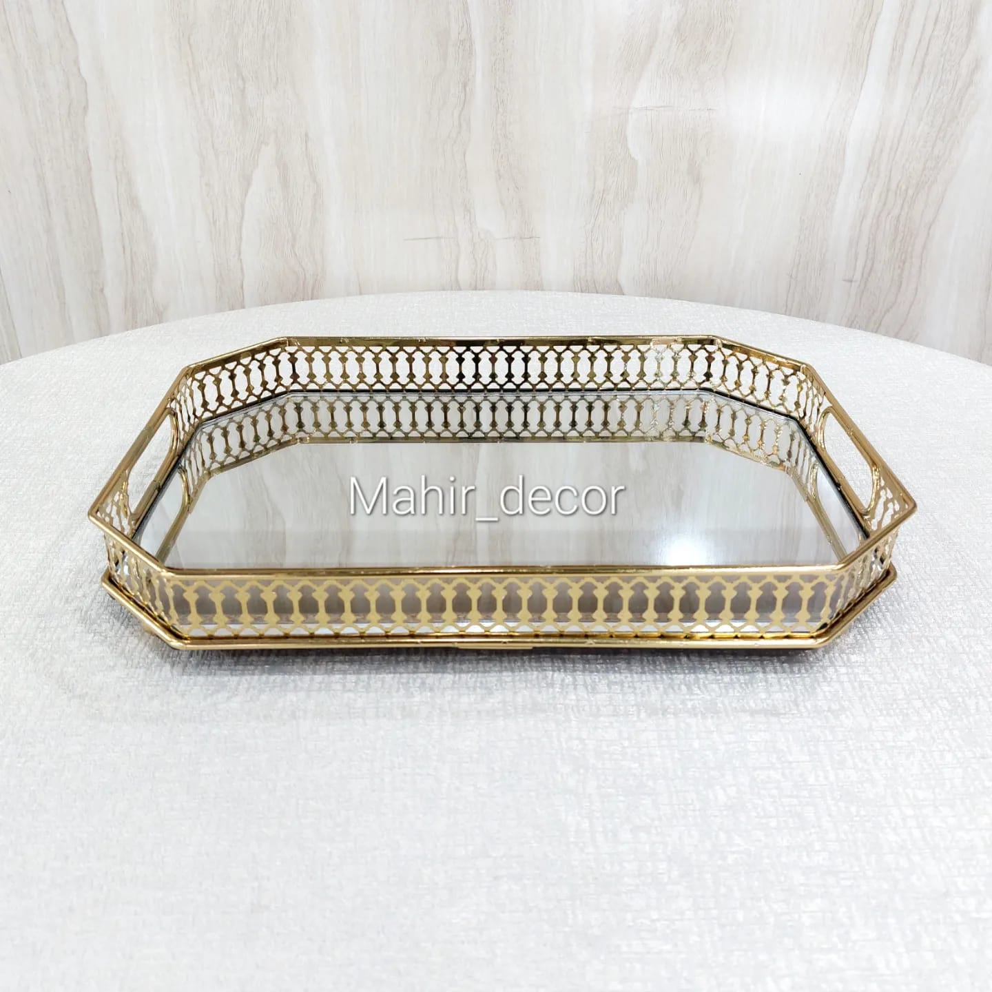 Mirrored tray