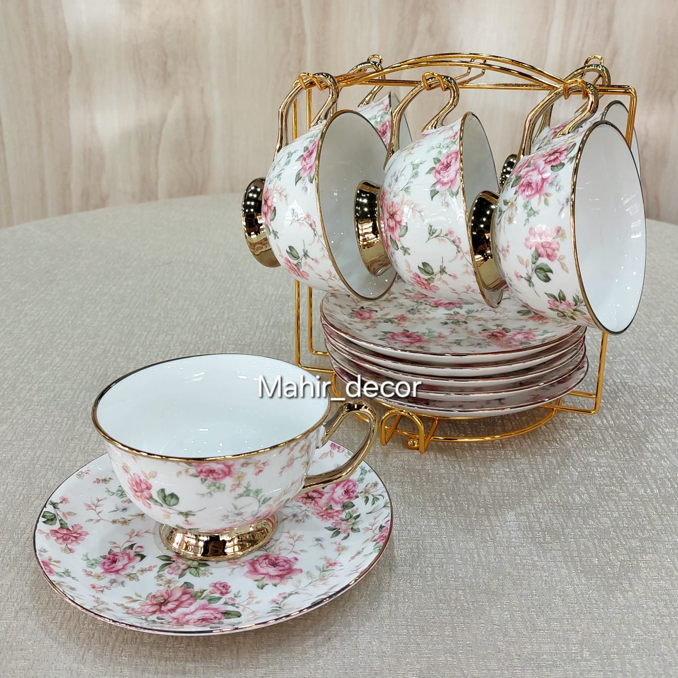 Cups and saucers set