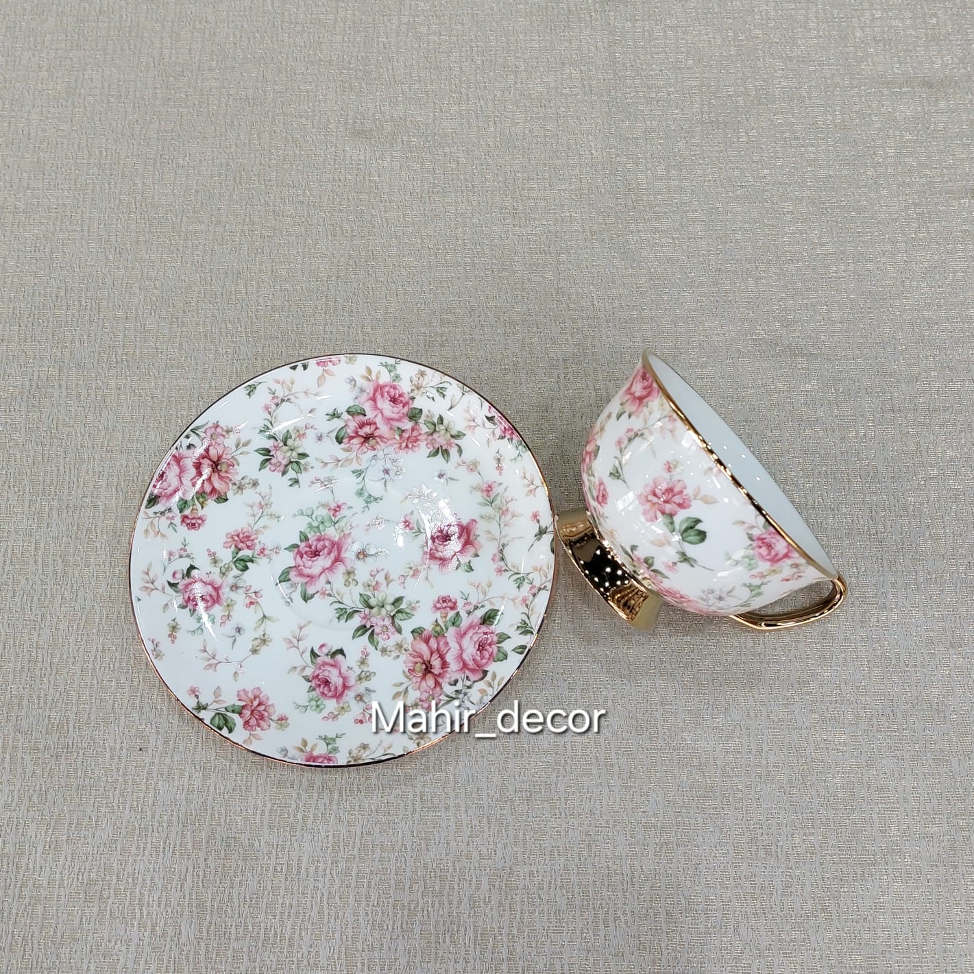 Cups and saucers set