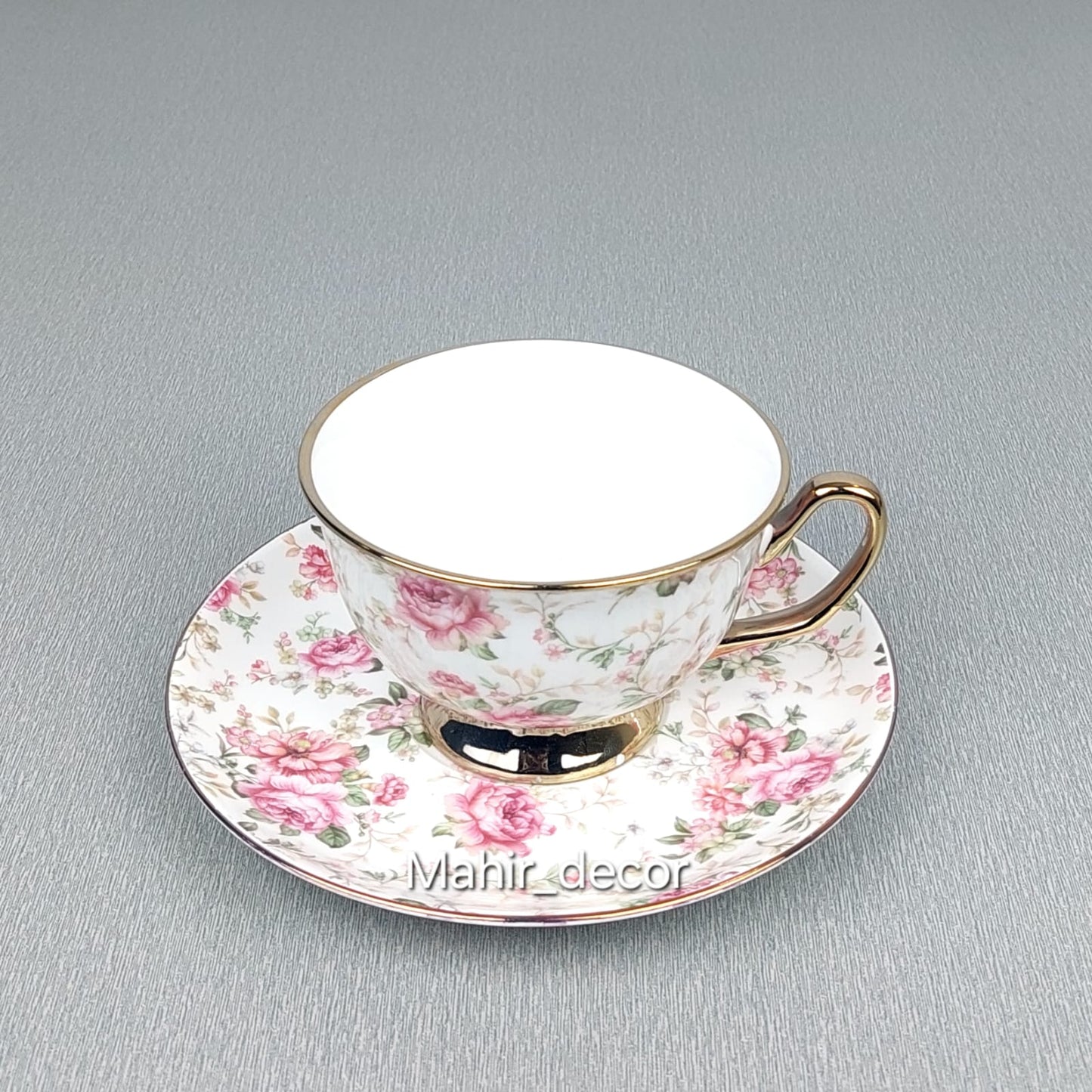 Cups and saucers set