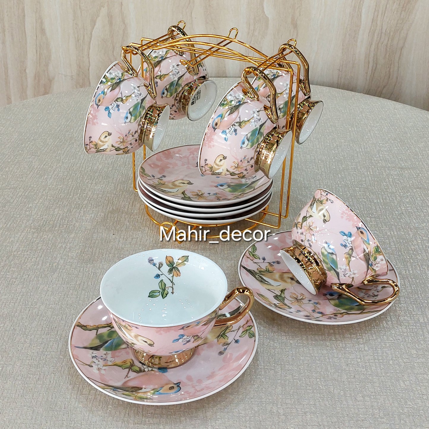 Cups and saucers set