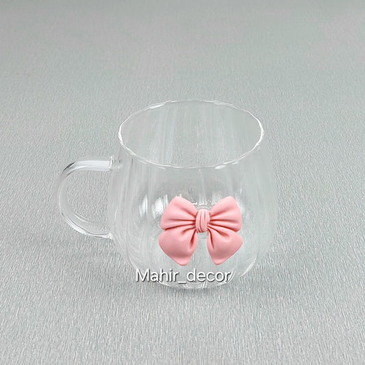 Tea cups with bowknot