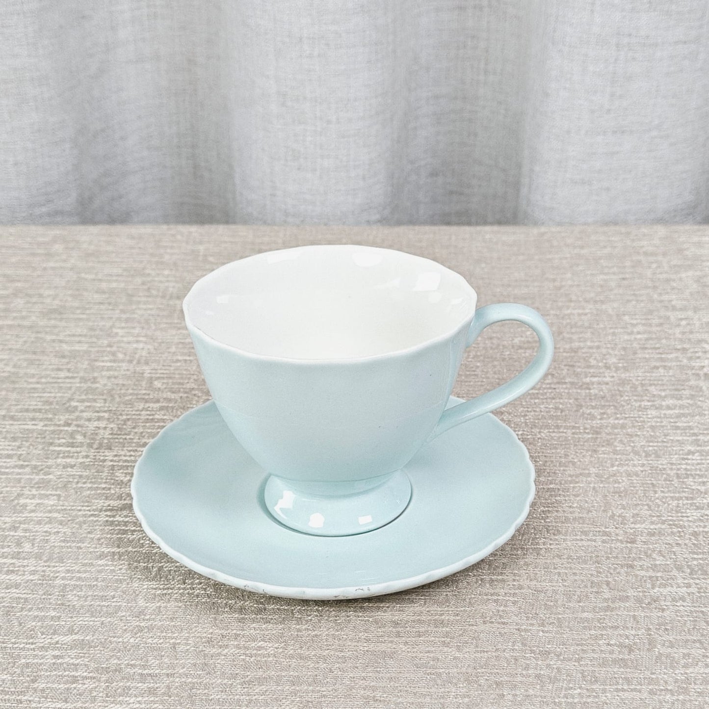 6 cups and saucers