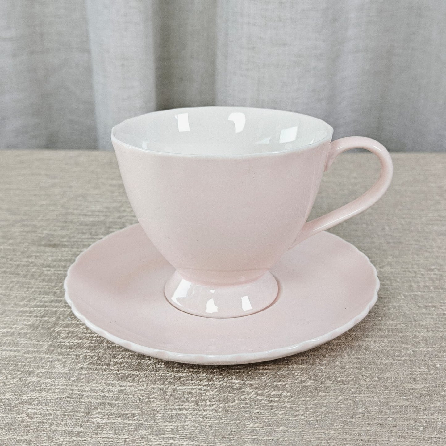 6 cups and saucers