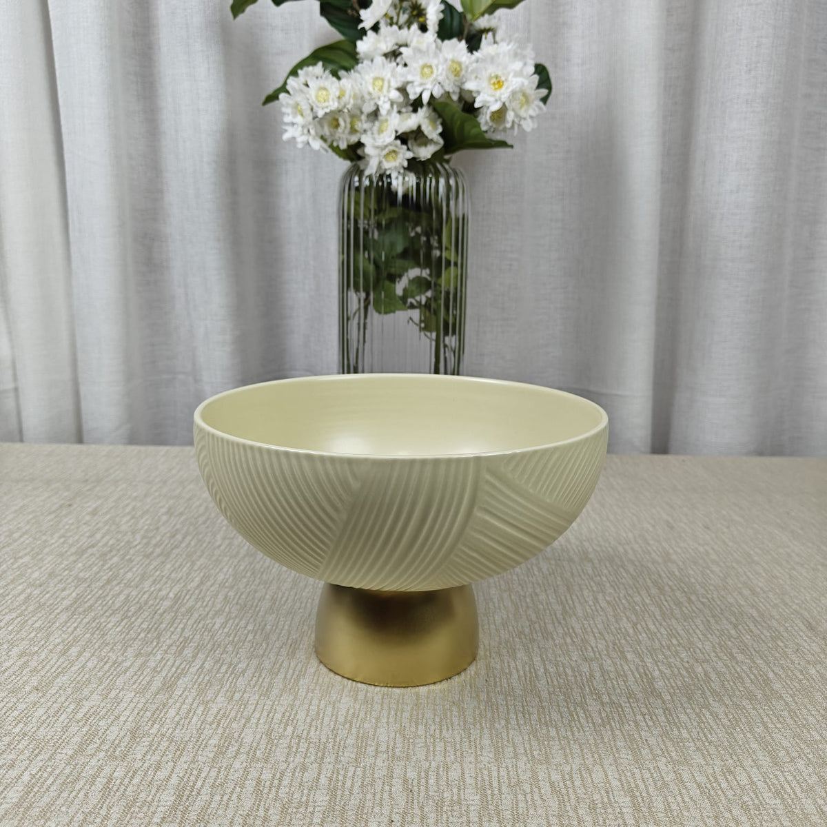 Ceramic bowl with textured wave pattern