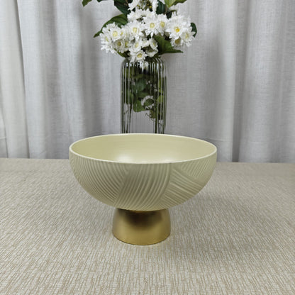 Ceramic bowl with textured wave pattern